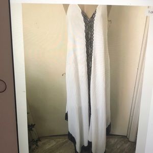 Alice and Olivia white long dress gown black lace trim handkerchief hem S/P